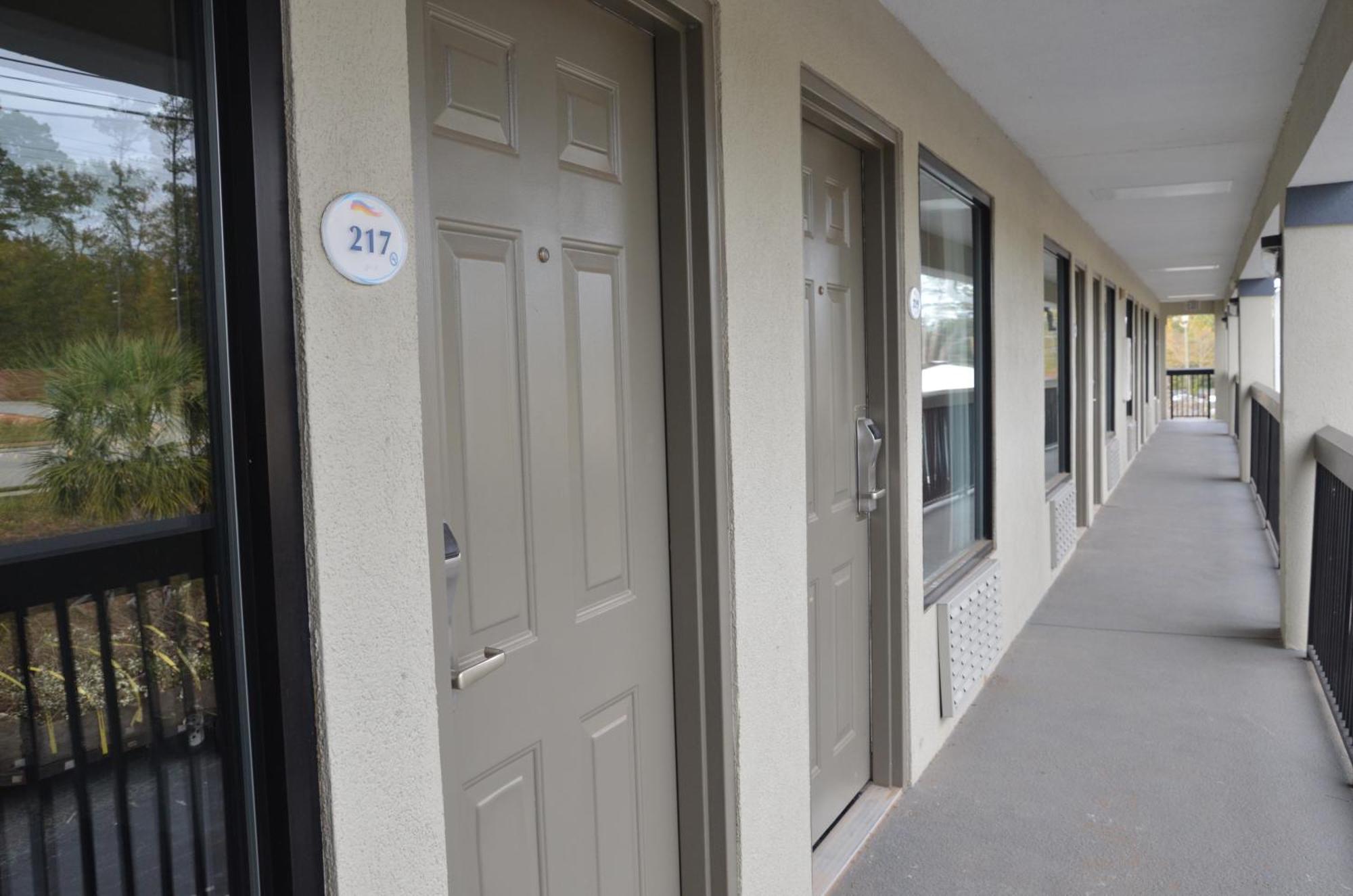 Baymont Suites Covington Exterior photo